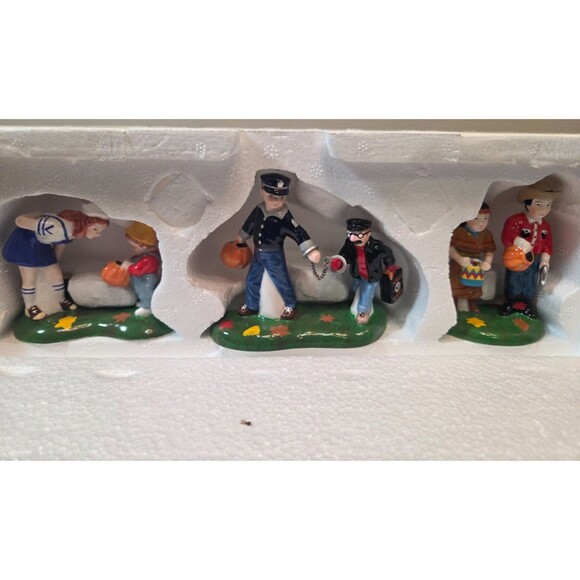 Dept 56 Halloween Kids Set of 3 55186 Snow Village Halloween - Picture 5 of 8